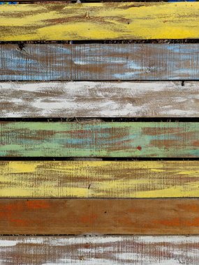 Renkli çizgili eski bir tahta..