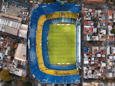 Buenos Aires, Arjantin; 28 Mayıs 2023: Boca Juniors Stadyumu 'nun gece hava fotoğrafı. Arjantin 'den futbol stadyumu. 