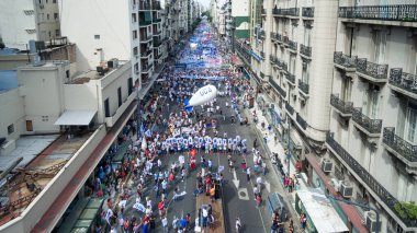 Buenos Aires, Arjantin, 6 Mart 2017: Buenos Aires sokaklarındaki CGT March 'ın hava manzarası.
