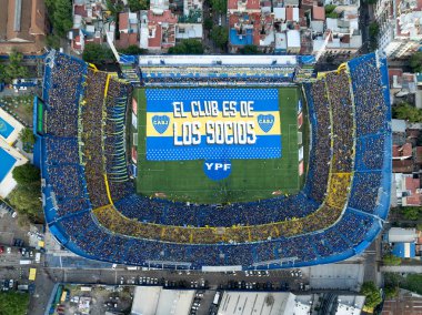 Buenos Aires, Arjantin, 10 Şubat 2024: Boca Juniors için La Bombonera futbol stadyumu, maç öncesi kutlamalar.