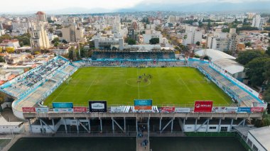 Salta, Arjantin, 4 Mayıs 2025: Jimnastik ve Lastik ve Tüm Çocuklar arasında Match Aerea Vista. Stadyum 