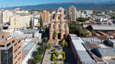Catamarca, Arjantin, 14 Mayıs 2025: Arjantin 'deki San Fernando del Valle de Catamarca şehrinin havadan görünüşü.