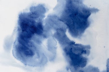 Soyut el çizimi suluboya. Gazeteye renkli bir şekilde sıçramış. Boya fırçalarıyla ıslak bir arka plan. Yaratıcı duvar kağıdı ya da tasarım sanatı için resim. Pastel renk tonu.