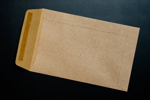 Carta Vista Superior Papel Marrom Envelope Textura Sobre Fundo Preto — Fotografia de Stock