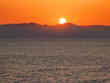 Sabah kumsalda güzel bir gün doğumu. 