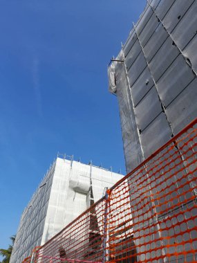 Şehirdeki inşaat sahasında çalışma sürüyor.
