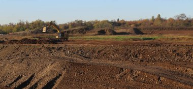 Sonbaharda büyük bir arazi üzerinde çalışmalar devam ediyor.