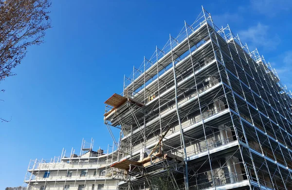 İnşaat alanında çalışma sürüyor.