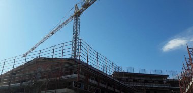 İnşaat alanında çalışma sürüyor.