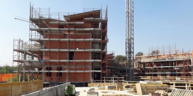 İnşaat alanında çalışma sürüyor.