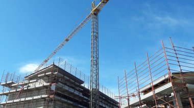 İnşaat alanında çalışma sürüyor.