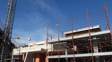 İnşaat alanında çalışma sürüyor.