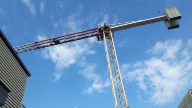 İnşaat alanında çalışma sürüyor.