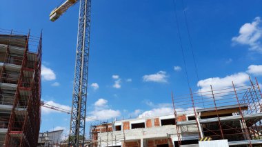 İnşaat alanında çalışma sürüyor.