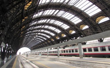 Tren rayları - iş ve eğlence için seyahat