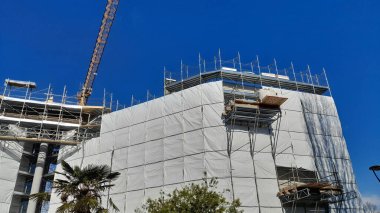 İnşaat alanında çalışma sürüyor.