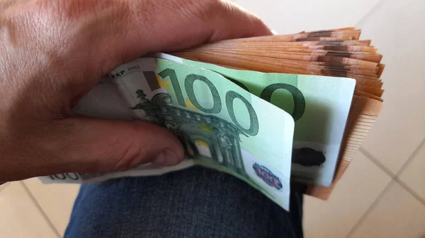 50と100ユーロの銀行券 ロイヤリティフリーのストック写真