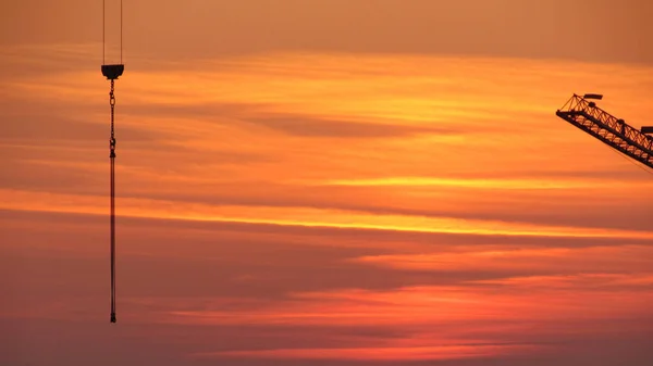 Кран Небе Летом Закате Строительная Промышленность — стоковое фото