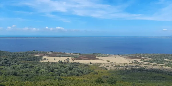 Panoramatický Výhled Kopec Krajiny Blízkosti Moře Létě — Stock fotografie