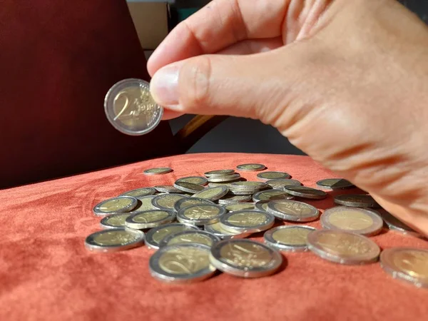 Monety Euro Rękach Człowieka Bogactwo — Zdjęcie stockowe
