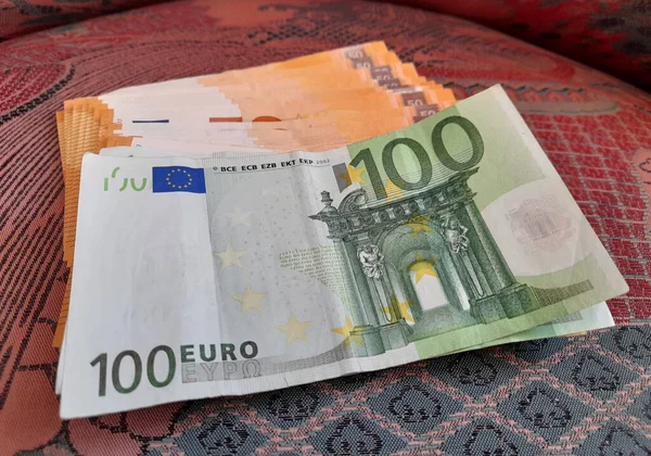 Банкноты 100 Евро Руках Человека Богатство — стоковое фото