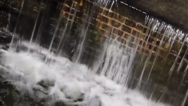 Водный Фонтан Городском Парке Осенью — стоковое видео