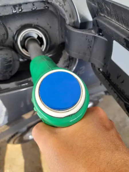 Encha Seu Carro Com Combustível Estação Serviço — Fotografia de Stock