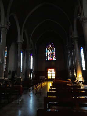 İtalya 'da Katolik bir katedralin içinde.