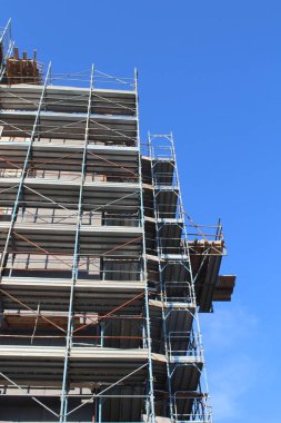 İnşaat alanında tadilat çalışmaları sürüyor.