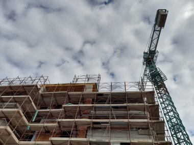 İnşaat alanında tadilat çalışmaları sürüyor.