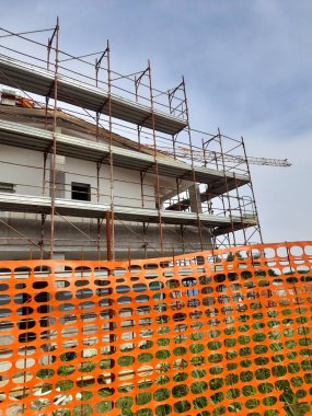 İnşaat alanında çalışma sürüyor.