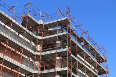 İnşaat alanında çalışma sürüyor.