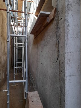 İnşaat sahasında çalışma sürüyor - inşa