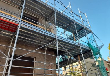 İnşaat sahasında çalışma sürüyor - inşa