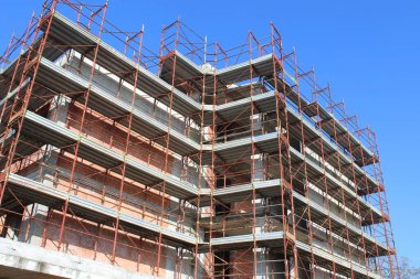 İnşaat sahasında çalışma sürüyor - inşa