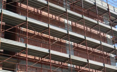 İnşaat sahasında çalışma sürüyor - inşa