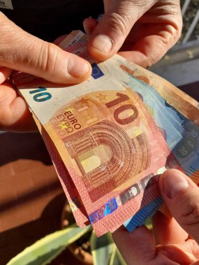 10 ve 20 avroluk banknotların transferi - zenginlik