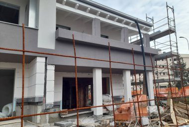 İnşaat sahasında çalışma sürüyor - inşa