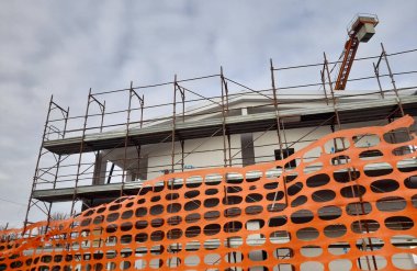 İnşaat sahasında çalışma sürüyor - inşa