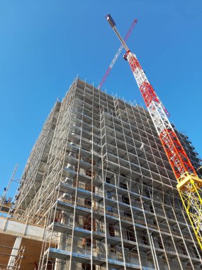 Şehirdeki inşaat sahasında çalışma sürüyor.