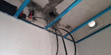 Şehirdeki inşaat sahasında çalışma sürüyor.