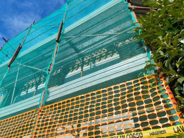 Bir ortaçağ kilisesini yenileme çalışmaları sürüyor.