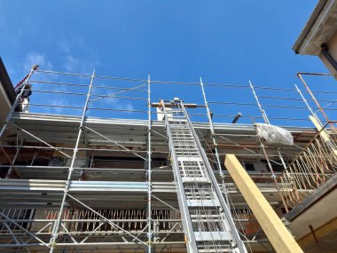 Şehirdeki inşaat sahasında çalışma sürüyor.