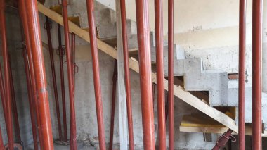 Apartman yenileme çalışmaları sürüyor.