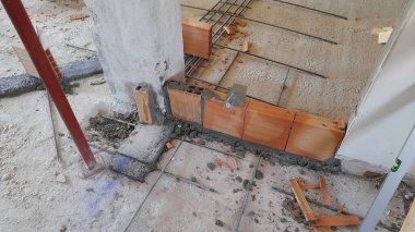 Apartman yenileme çalışmaları sürüyor.