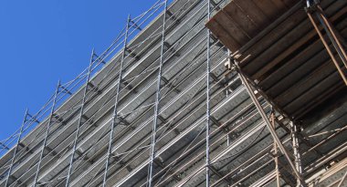 Yazın kentte inşaat çalışmaları devam ediyor - yeni bir apartman inşaatı