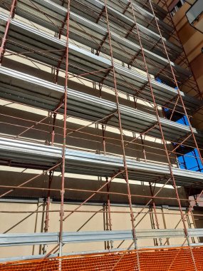 İnşaat sahasında yaz tadilatı sürüyor