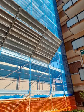 Bu yaz bir apartman dairesinin yenilenmesi için inşaat çalışması sürüyor