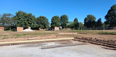 Beton döşeme ve kirişlerin güçlendirilmesi için inşaat alanı