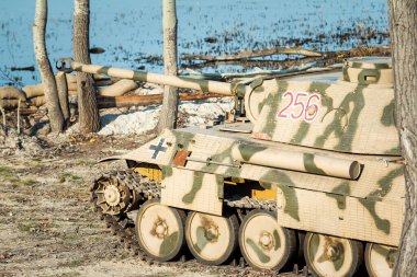 Dnepr, Ukrayna - 10.29.2013: Tanklar, uçaklar, araçlar ve dönem kostüm ve üniformalı insanların katıldığı 2. Dünya Savaşı dönemi askeri gösteri. Dnepr 'in kurtuluşu için yapılan savaşın restorasyonu